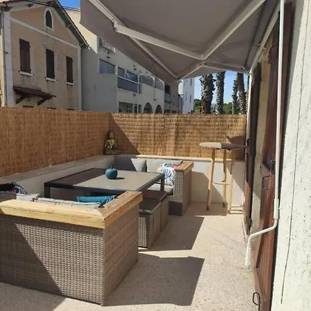 T2 Terrasse, Wifi, Plage De Sable A 2mn A Pied !