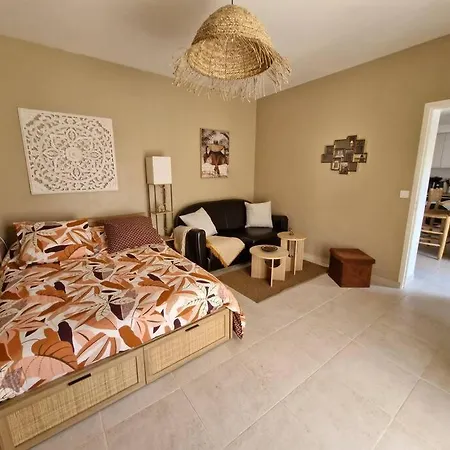 T2 Terrasse, Wifi, Plage De Sable A 2mn A Pied ! * La Seyne-sur-Mer